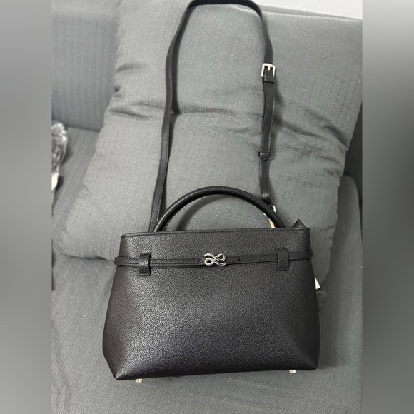 Black Satchel with Sleek Modern Design - Picture 4 of 6